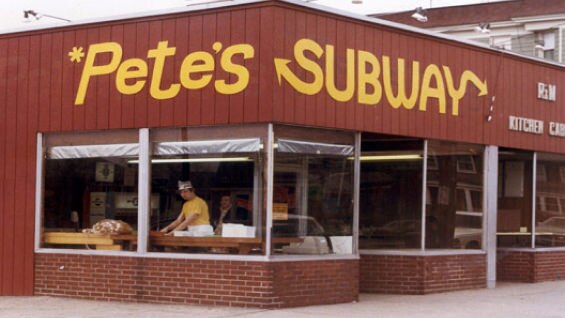 Tout premier restaurant Subway, appelé « Pete's Subway »